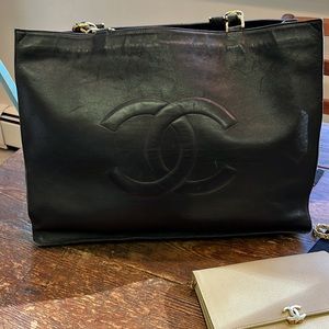 Authentic Chanel Vintage CC Chunky Chain Calfskin XL Tote 24K Gold Hardware